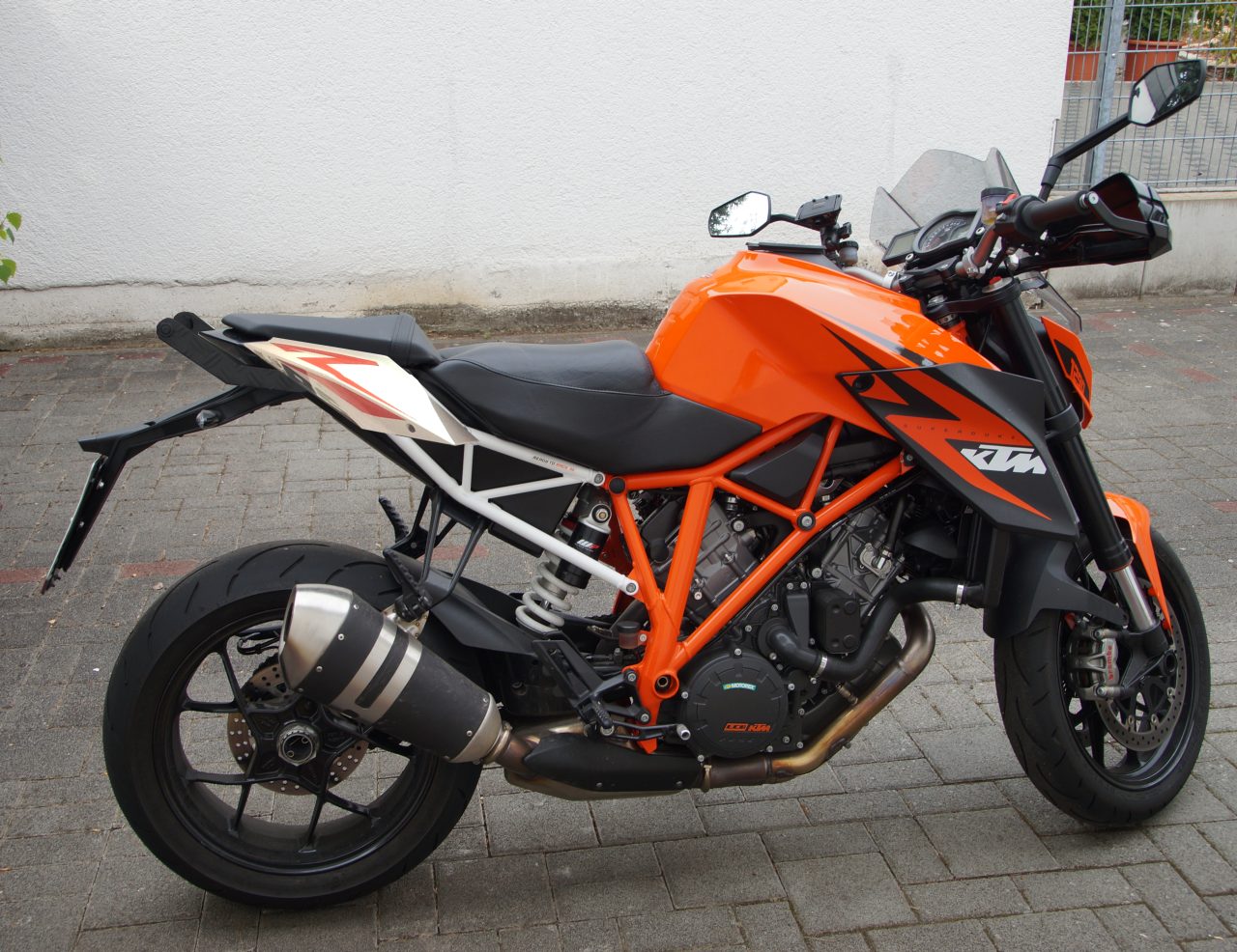 Bild  14 wird geladen, bitte warten...