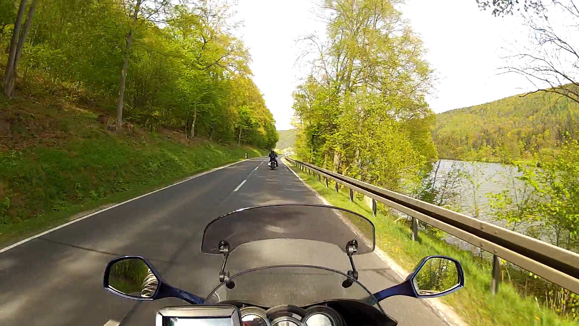 Bild  20 wird geladen, bitte warten...