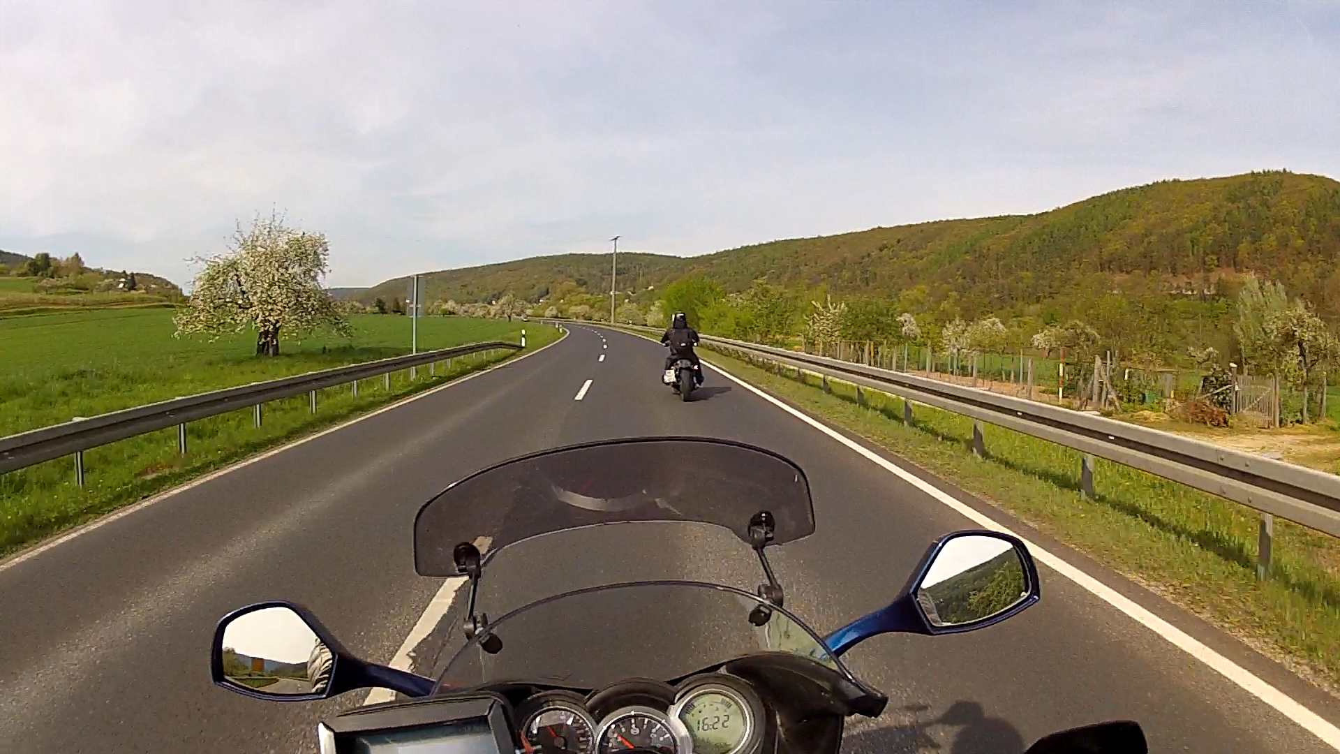 Bild  23 wird geladen, bitte warten...