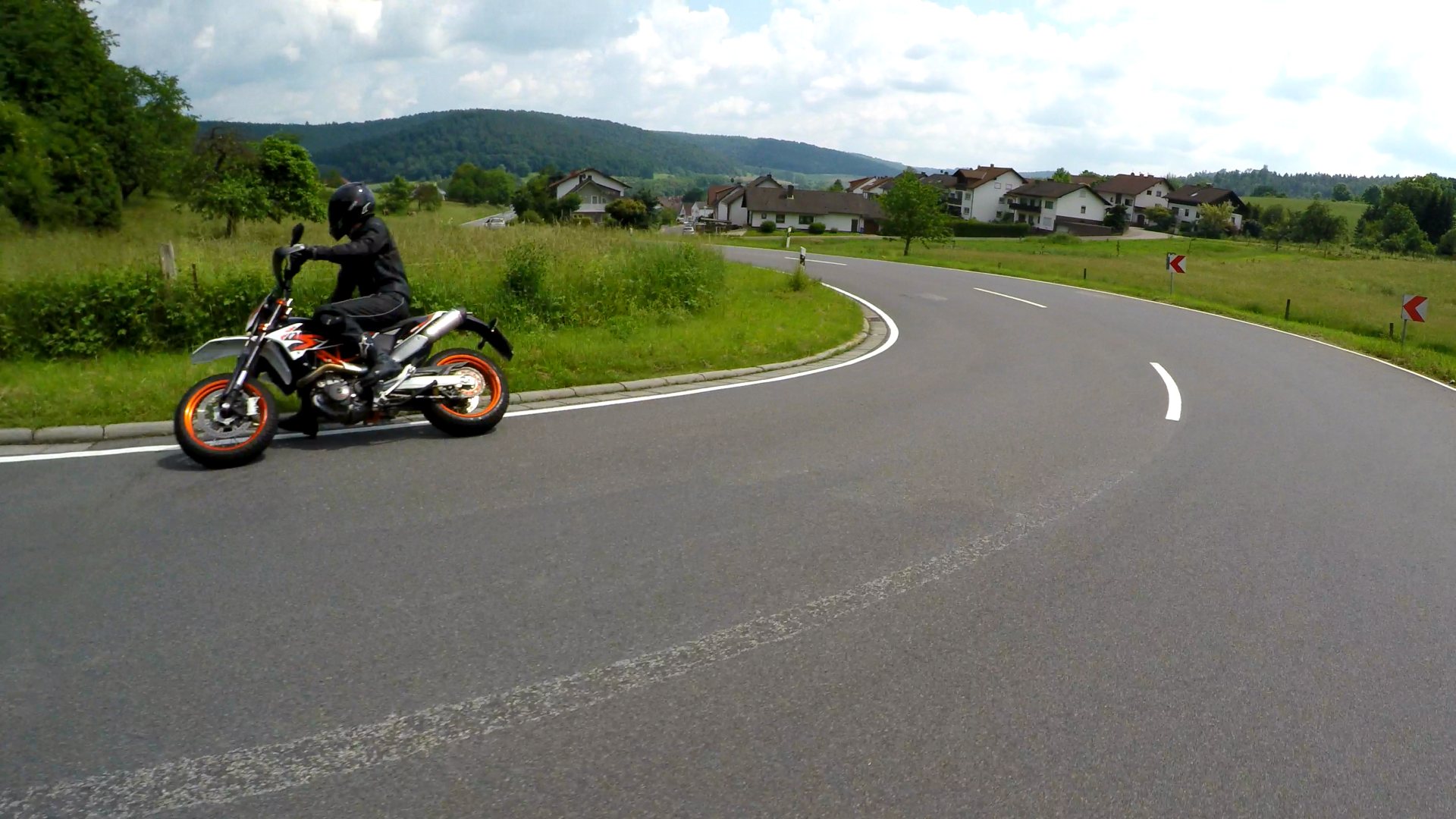 Bild  2016-06-05-18 wird geladen, bitte warten...